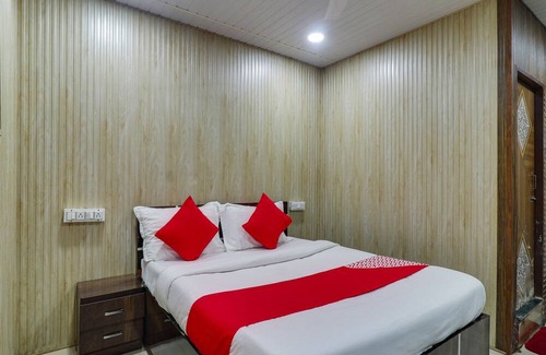 Girgaon Hotel | OYO Flagship Hotel Diamond