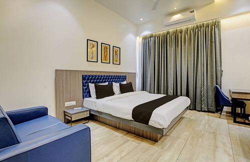 Goregaon East Hotel | OYO Flagship Hotel Global Spaces