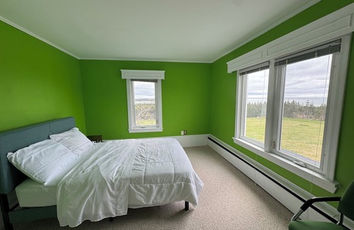 Lawrencetown House | Amazing ocean view , Private access to beach 🏖️.