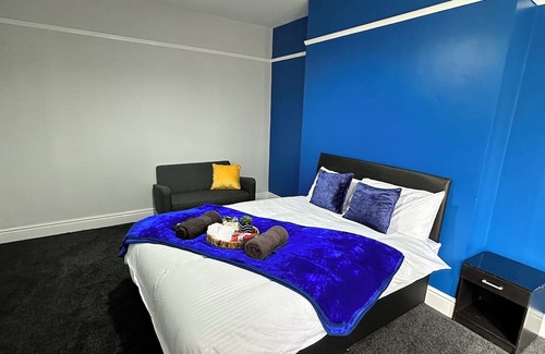 Liverpool House | Quirky Oasis Queens