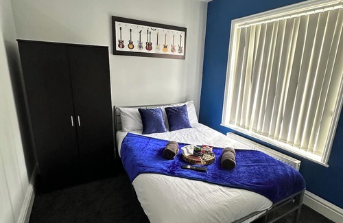 Liverpool House | Quirky Oasis Queens
