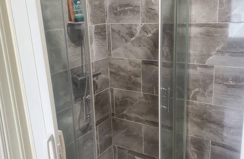 Heaton House | Newcastle City- Full Ensuite Bedroom