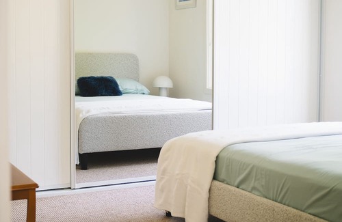Lake Macquarie City Council Cottage | Welcome to Blue Bungalow, a 2 bedroom cottage with waterfront access.