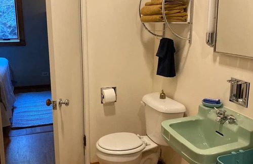 Butte Apartment | Clean and Cozy Westside Stay