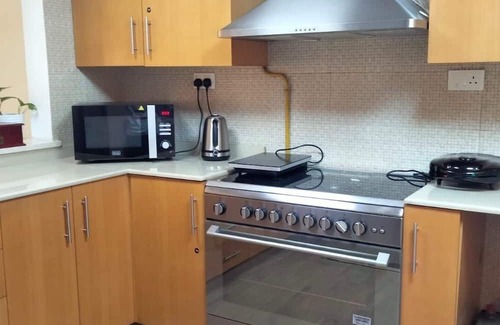 Ras Al Khaimah Villa | Luxurious Cozy Villa with Pool Access Charming 4-bedroom villa with WiFi