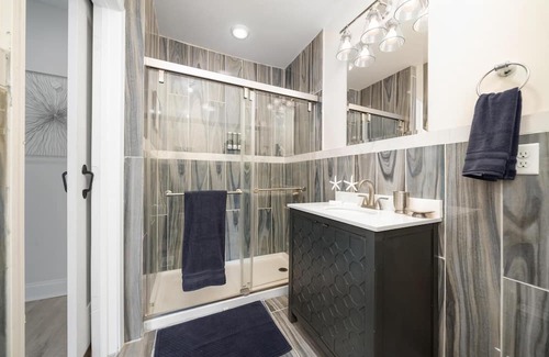 West Columbus Apartment | This apartment is a 4 bedroom(s), 2 bathrooms, located in Columbus, OH.