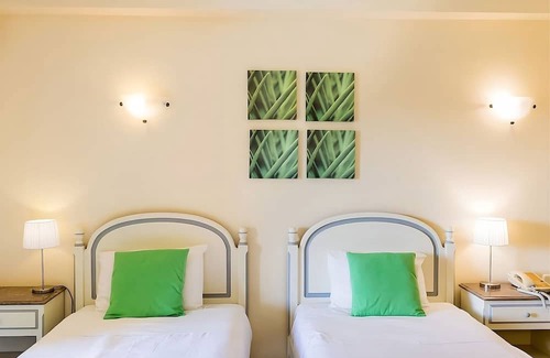 Figueiral House | Enjoy a Hassle-Free Stay! 1BR Apartment with Kitchenette, 2 Outdoor Pools!