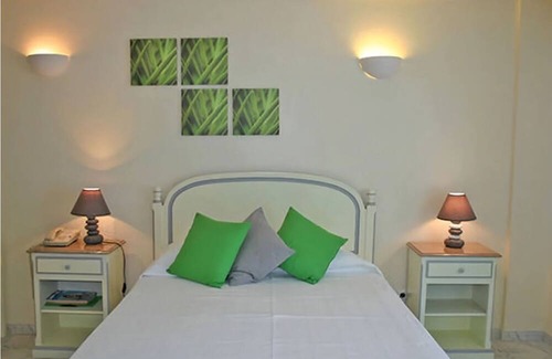 Figueiral House | Embark on an Algarve Adventure! Swimming Pools, Free Parking and Breakfast!