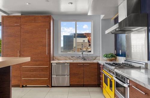 Little Italy Apartment | Little Italy Studio w/Office by Anyplace - 11664