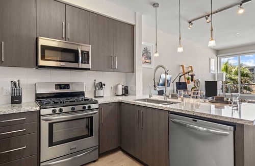 Little Italy Apartment | Little Italy Studio w/Office by Anyplace - 11665