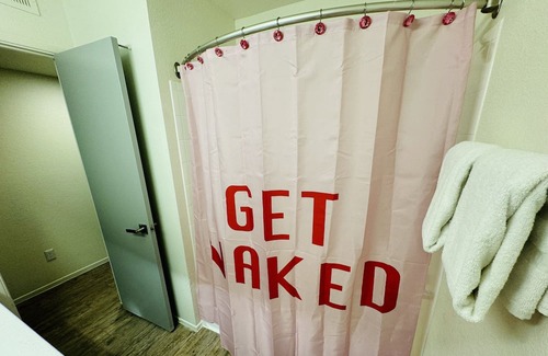 Paradise Apartment | GNO House/9 mins to Strip/Complementary Champagne