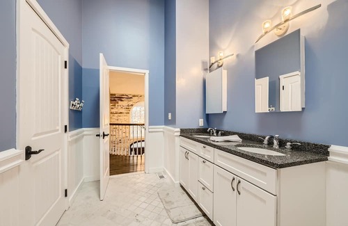 Lake Shore House | 4BR Home with Pool on the Magothy River Pasadena