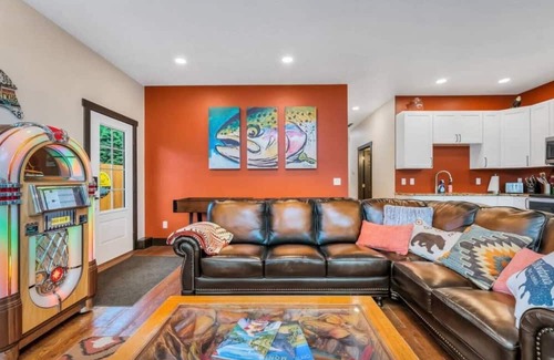 Cascade Apartment | Apartment on the Missouri River