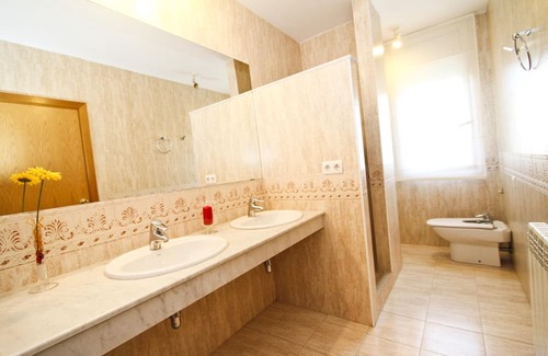 Reus Ski Chalet | AIGUESVERDS HomeStay By Turismar