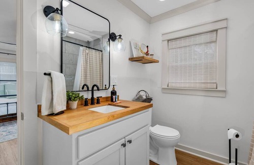 Columbus House | West Lowndes Country Cottage