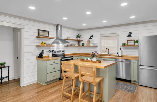 Columbus House | West Lowndes Country Cottage