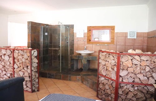 Garsfontein Cabin | Umnotho We Afrika House