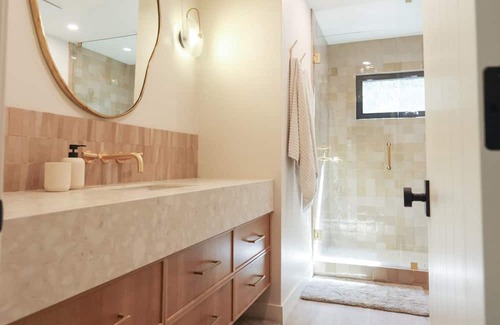 Kit Carson Cottage | Beautiful Orchard Guest House