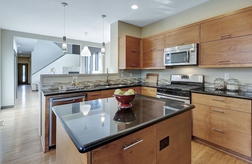 St. Johns House | Luxury Loft in Vaulted Townhouse
