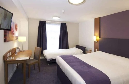 Willen Hotel | OYO Lakeside Willen Lake Milton Keynes