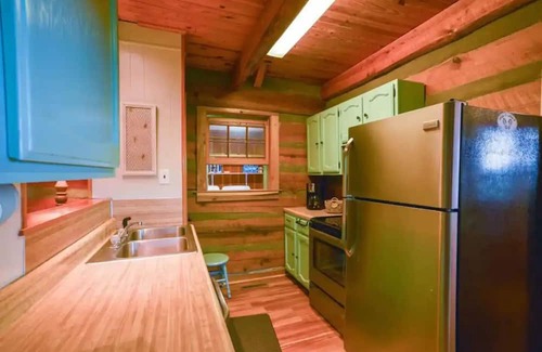 Peaks Cabin | Skywatch Private Cabin Retreat with EV Charger