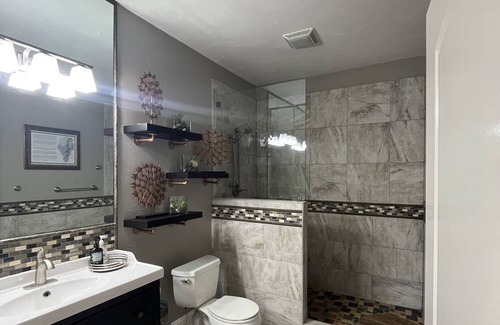 Marble Falls Apartment | Lonely Oak Guesthouse! Room 1