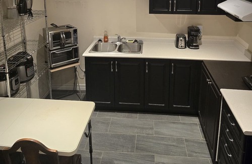 York Regional Municipality Apartment | King Size Bed , Minutes away from everything!