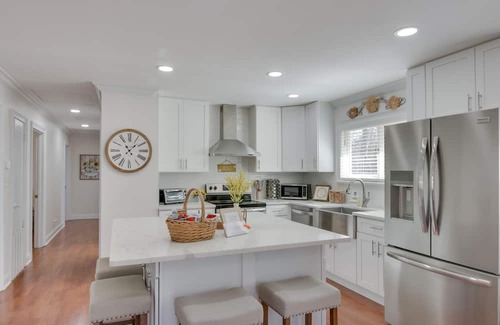 Stanly County House | 7 Oaks Country Retreat w/ Hot Tub!