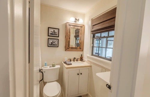 Mirror Lake House | Newly renovated! "Wingina Cottage" in Mirror Lake