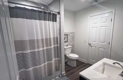Cumming House | Location! Basement rental:1 bed, 1 bathroom. 5 min to shopping and Lake Lanier.