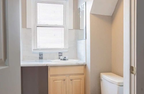 Downtown Springfield Apartment | Sleepover: Cozy 2BD/1BA - Downtown Springfield