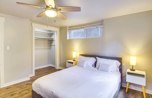 Bothell Apartment | Modern Lower-Level Apt ~ 4 Mi to UW Bothell!