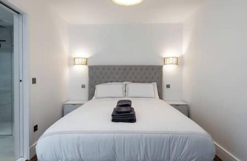 Frognal and Fitzjohns House | Fabulous House in Hampstead (FAV41)