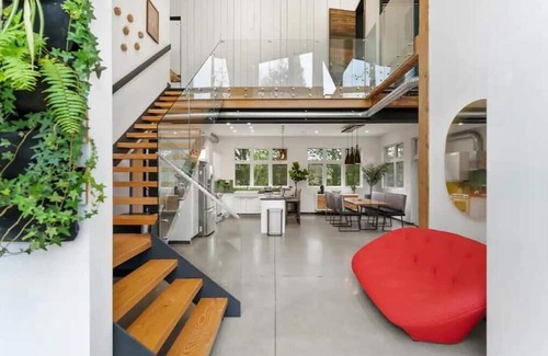Bracebridge Cottage | Modern x Muskoka: Contemporary Waterfront Oasis