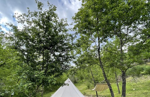 Arpino House | 12 m2 tent equipped with a comfortable French double bed, with an internal space to relax in. The ex