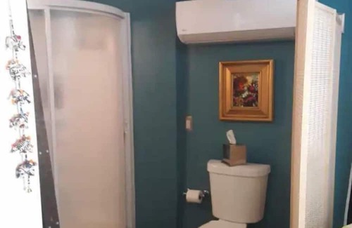 North Oak Park House | Adorable Med Cntr/Oak Park studio 6 min to UCDavis