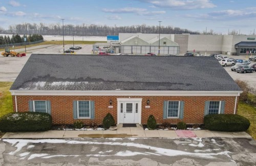 Wapakoneta House | Spacious 3000 sq ft office building in Wapakoneta
