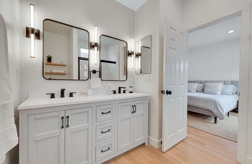 Moorpark House | Stylish 2 BD 2 BA Moorpark Home w/ Attached Garage