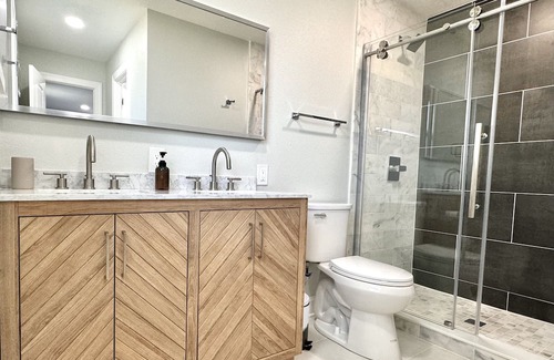 Walsingham House | LUXE 4BR Private Home Pool BBQ Boat Parking 3mi From Indian Rocks Beach