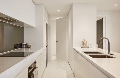 Mermaid Waters Apartment | Luxury Living at The Lanes