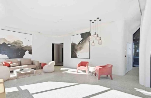 Mermaid Waters Apartment | Luxury Living at The Lanes