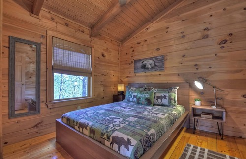 Chatsworth Cabin | Hillin and Chillin: A Cozy Cabin Retreat in the North Georgia Mountains
