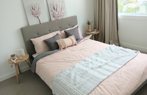 Burleigh Waters House | New Burleigh home with pool 5 night midweek stay rates dropped!