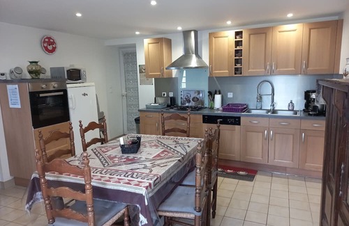 Garlan House | Holiday Home 'Gite De Kerroyal Ty - Anna' with Private Terrace and Wi-Fi
