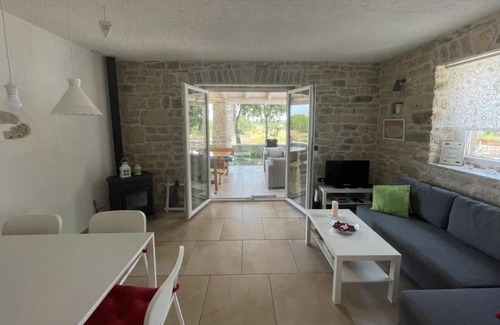 Promina House | Peaceful Holiday Home Toma with pool in the National park Krka