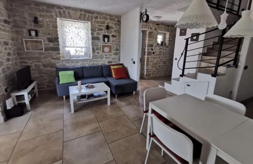 Promina House | Peaceful Holiday Home Toma with pool in the National park Krka