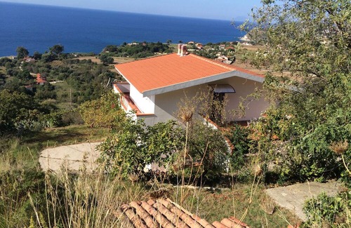 Calimera Villa | Casa in mezzo al verde isolata con panorama stupendo