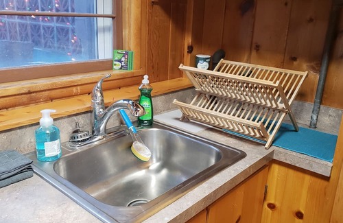 University District House | Cozy Quiet Den Close to Activities, Close to Town/Food/Fun