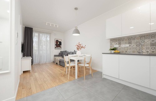 Muranow Apartment | Muranów Apartment Parking by Renters
