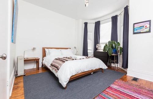 Trinity - Bellwoods House | Unique 3 BR House in Trendy Queen West - Sleeps 6!